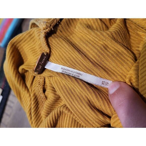 Free People Shimmy Shake Top Women's XS Gold Ribbed Open Back Boho Fall - Picture 7 of 7